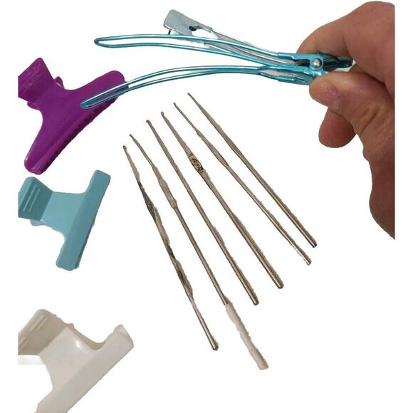 Hair SALON Tools LOT Of 6 Crochet Needle Hooks HAIR COLORING Brush & Clips VNT - Picture 4 of 4